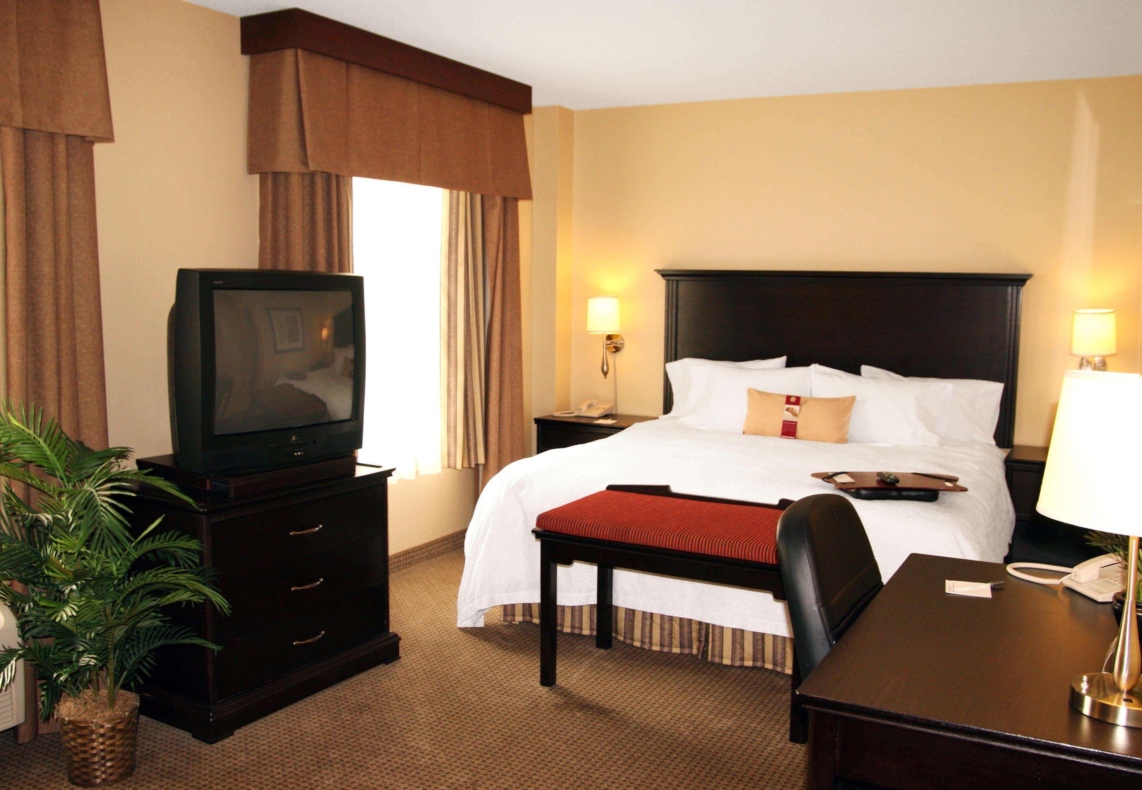 Hampton Inn & Suites Laval Kültér fotó