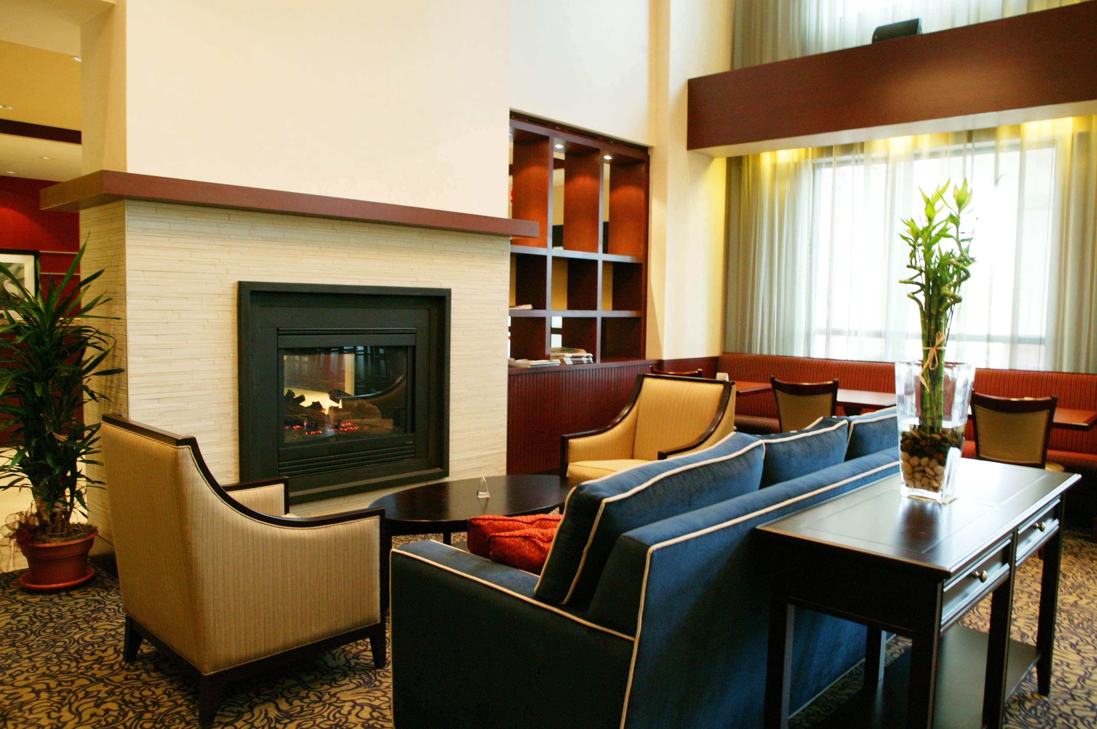 Hampton Inn & Suites Laval Kültér fotó