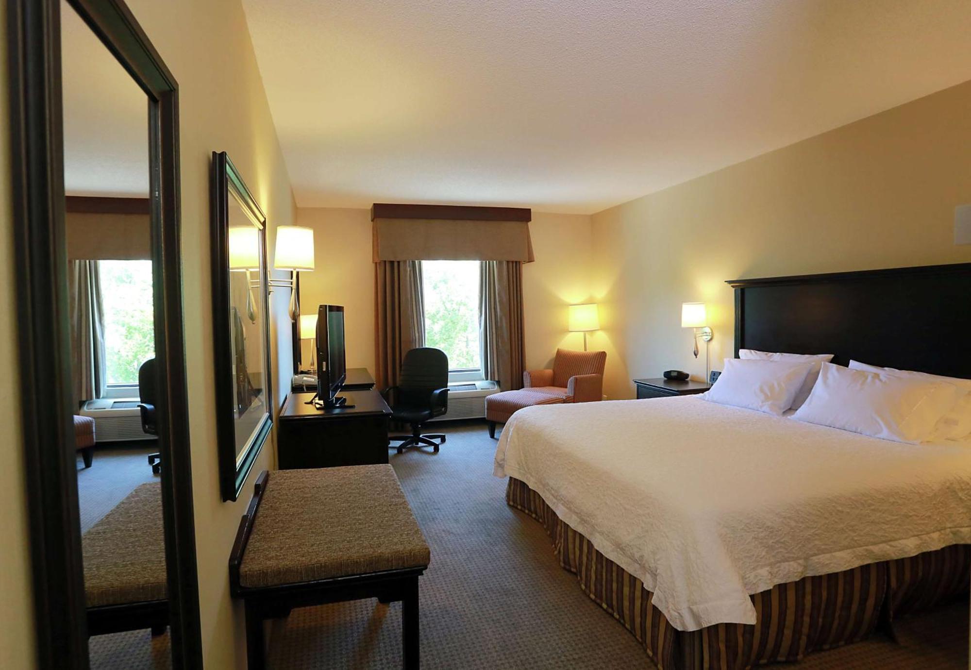 Hampton Inn & Suites Laval Kültér fotó