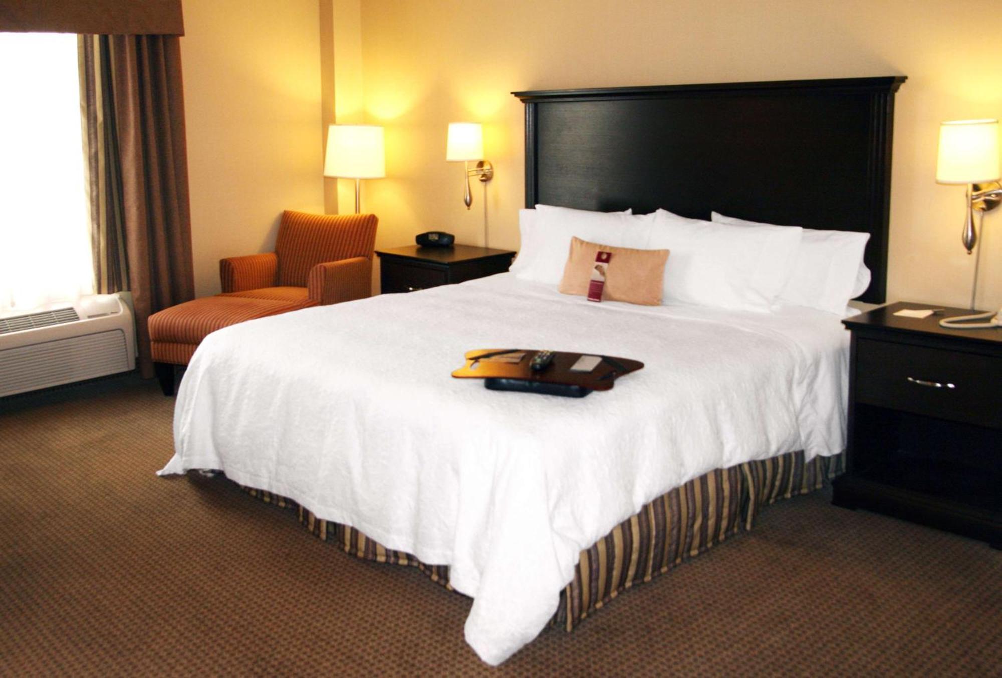 Hampton Inn & Suites Laval Kültér fotó