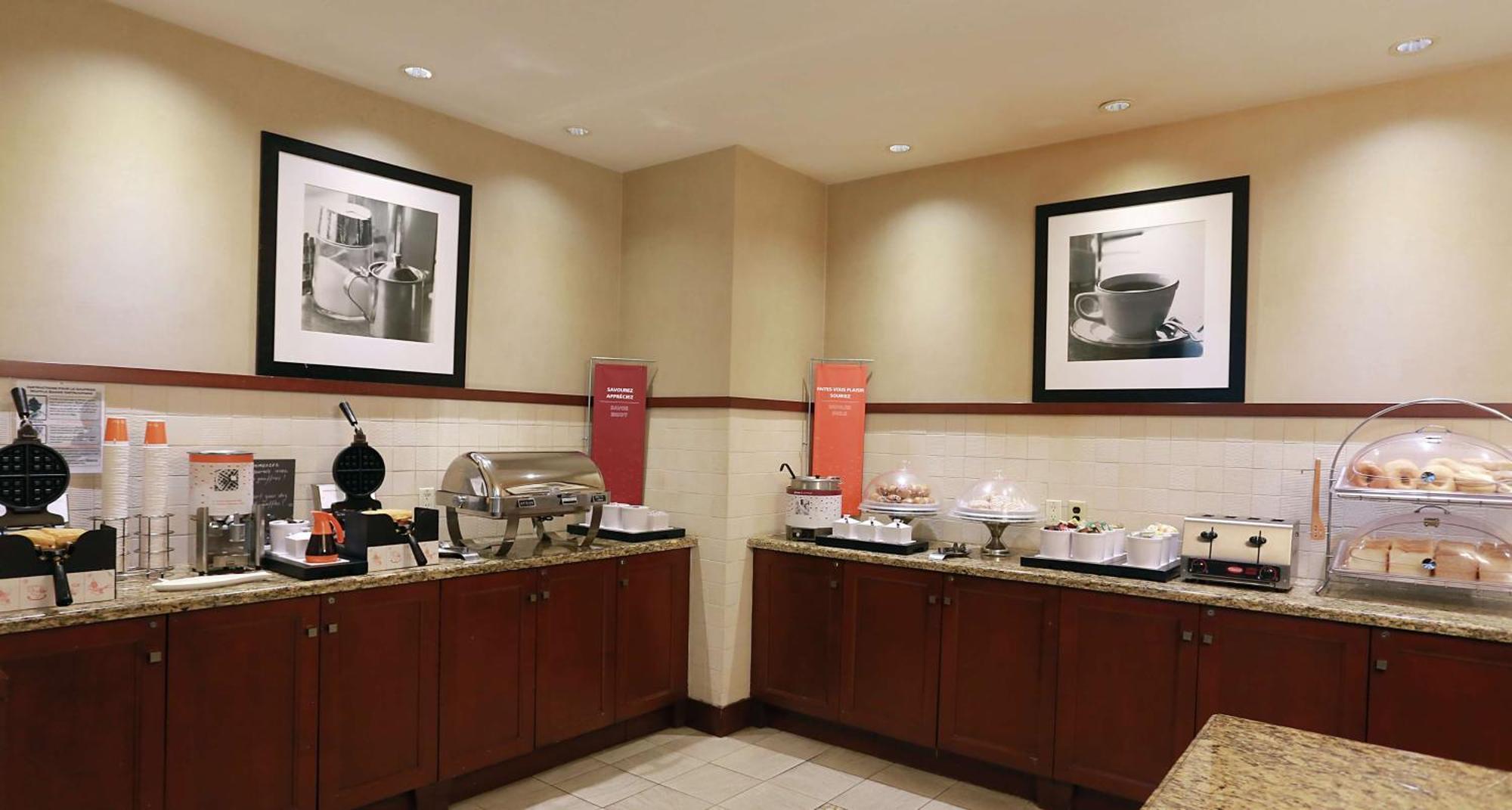 Hampton Inn & Suites Laval Kültér fotó