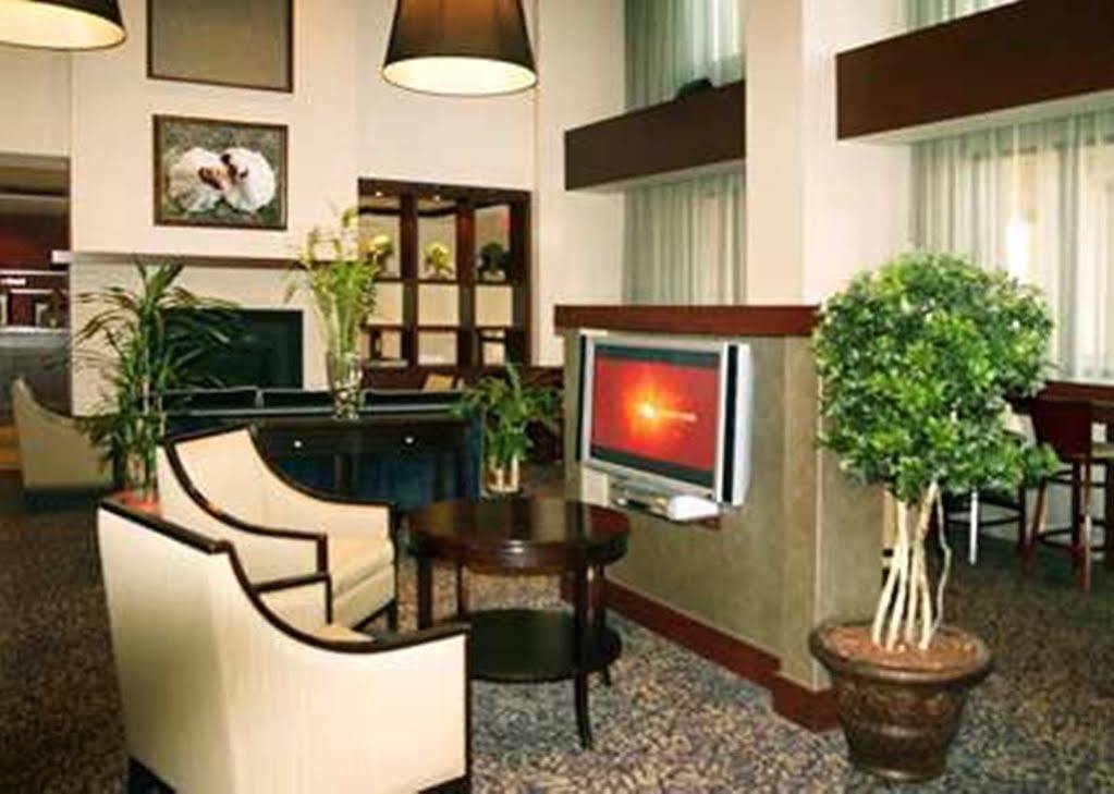 Hampton Inn & Suites Laval Kültér fotó